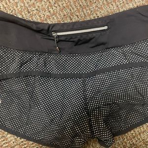 Lululemon Hotty Hot shorts size 2 Low rise 2.5”